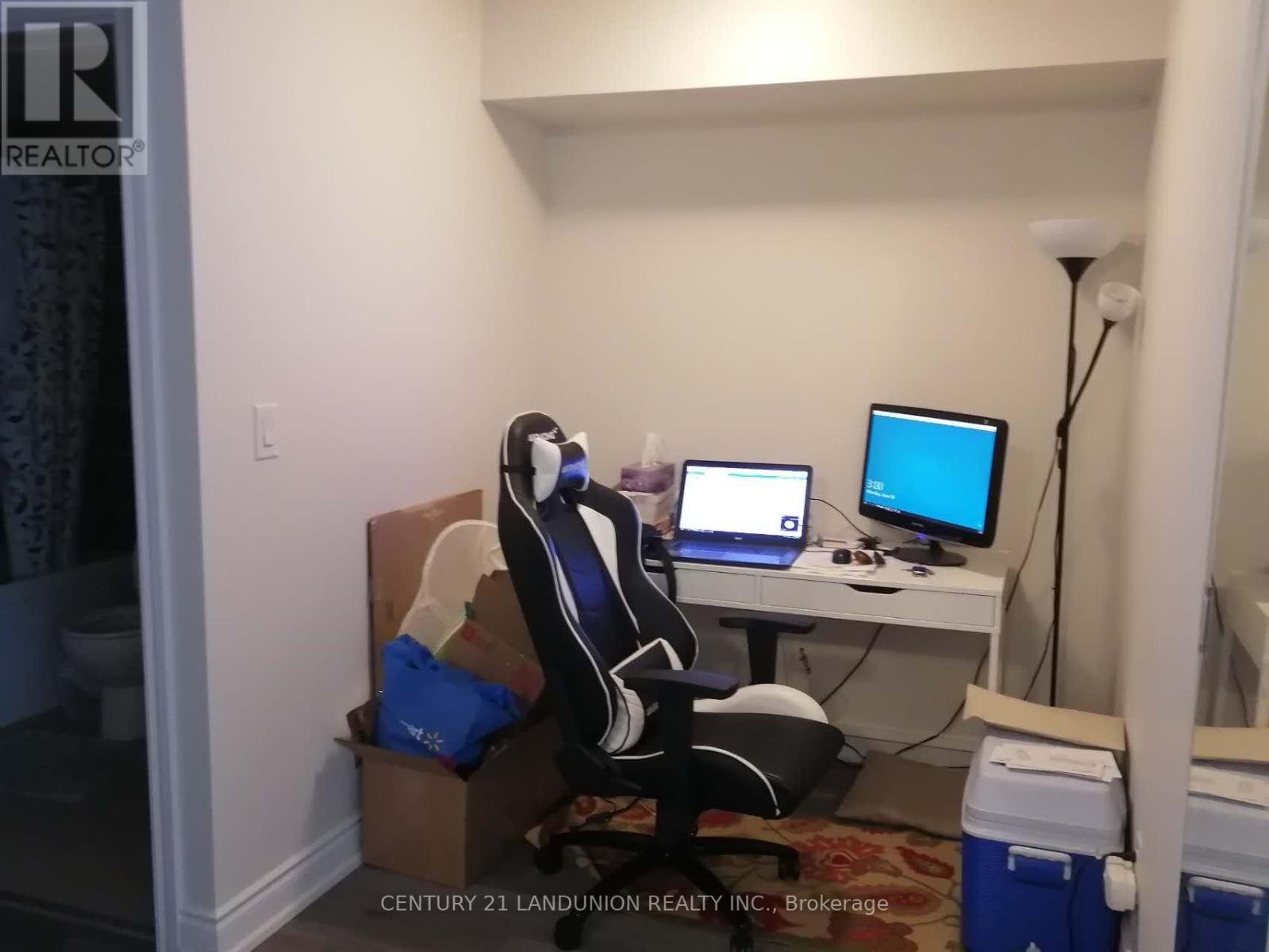 915 - 233 South Park Road, Markham, Ontario  L3T 0B3 - Photo 4 - N12982122