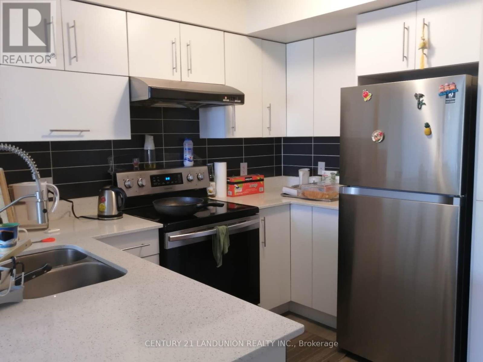 915 - 233 South Park Road, Markham, Ontario  L3T 0B3 - Photo 5 - N12982122