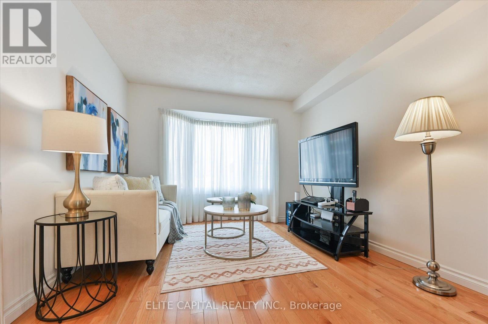 54 Bauer Crescent, Markham, Ontario  L3R 4H4 - Photo 5 - N12982142