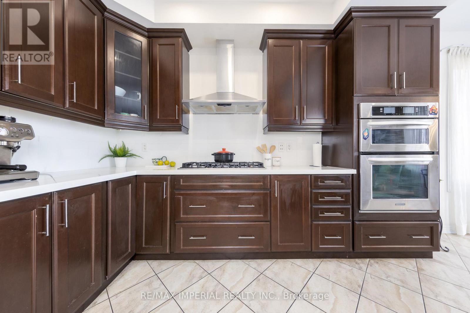 201 Shirrick Drive, Richmond Hill, Ontario  L4E 4Y4 - Photo 15 - N12982204