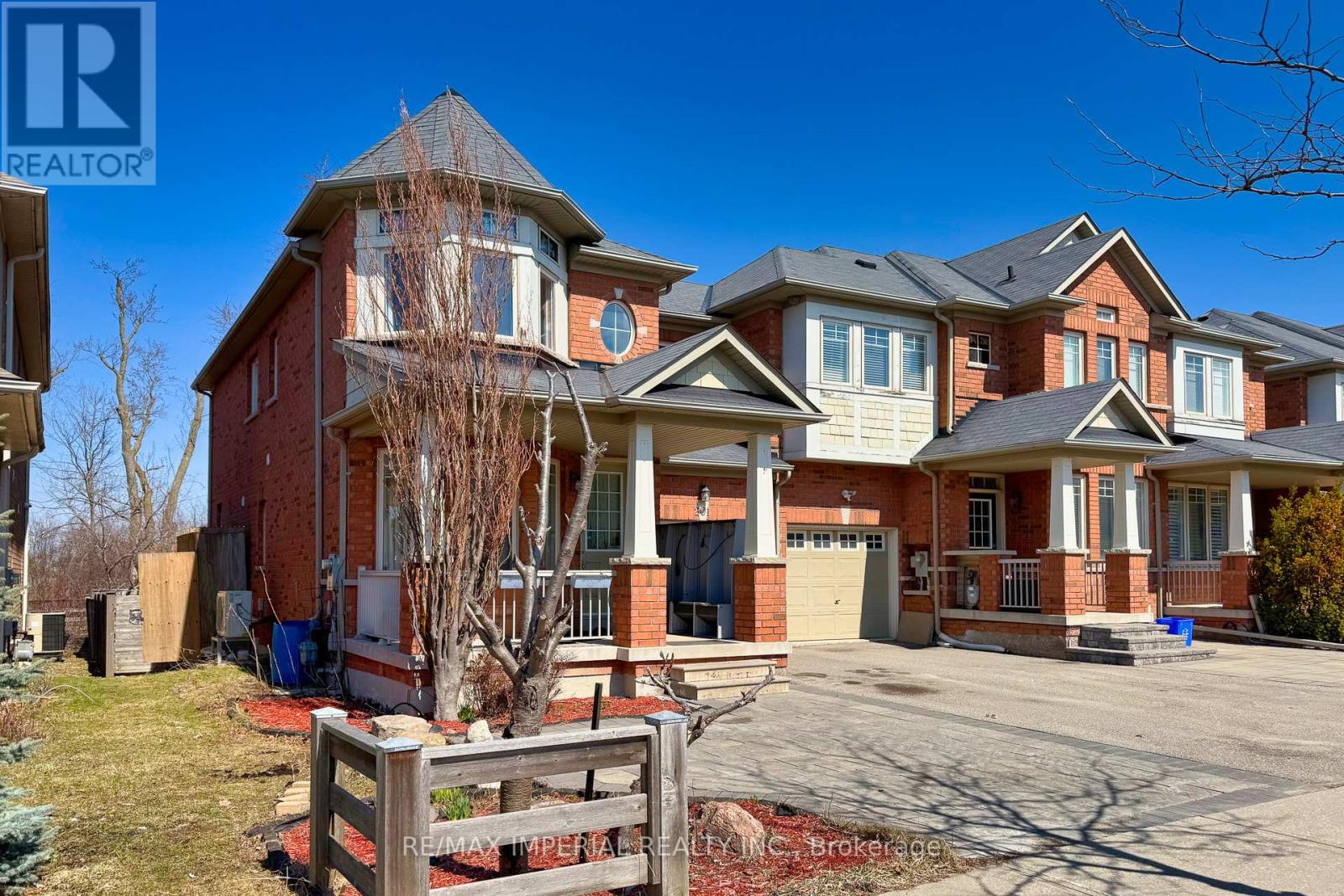 201 Shirrick Drive, Richmond Hill, Ontario  L4E 4Y4 - Photo 2 - N12982204