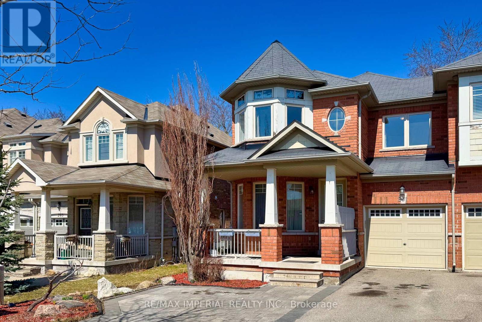 201 Shirrick Drive, Richmond Hill, Ontario  L4E 4Y4 - Photo 3 - N12982204