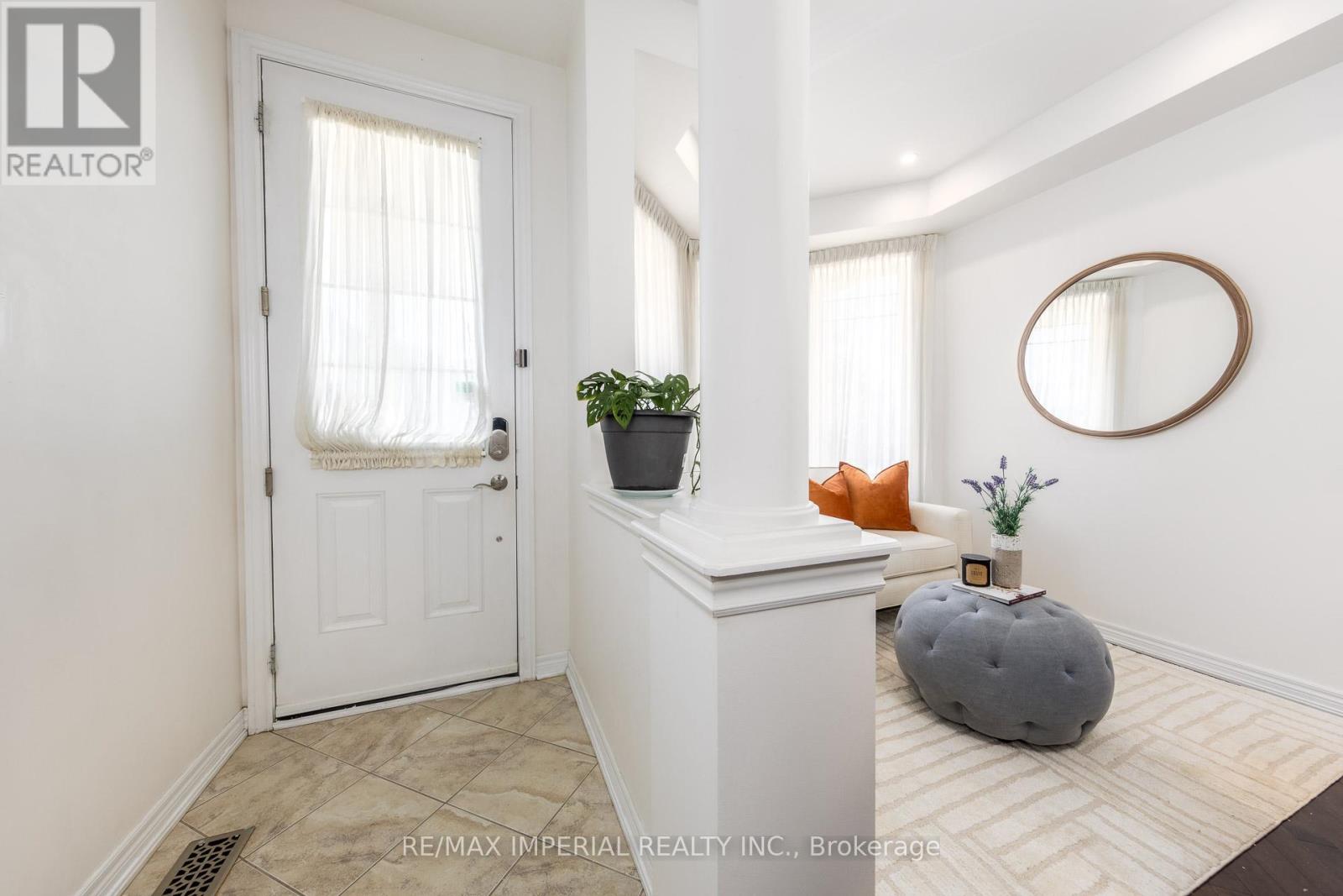 201 Shirrick Drive, Richmond Hill, Ontario  L4E 4Y4 - Photo 7 - N12982204