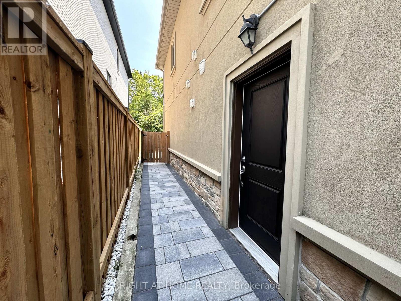 One Bedroom Suite - 327 Carrville Road S, Richmond Hill, Ontario  L4C 6E4 - Photo 12 - N12982282