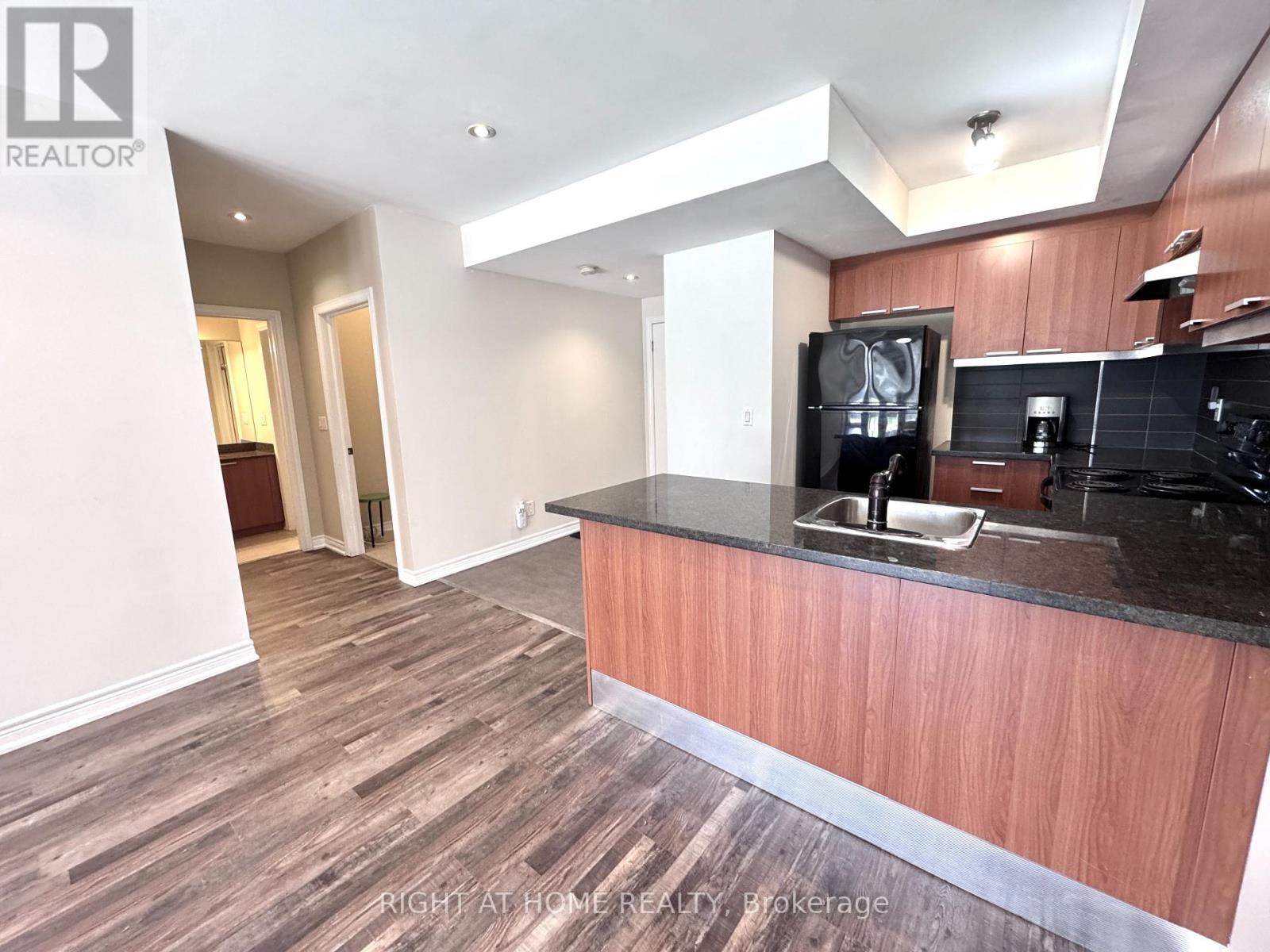 One Bedroom Suite - 327 Carrville Road S, Richmond Hill, Ontario  L4C 6E4 - Photo 6 - N12982282