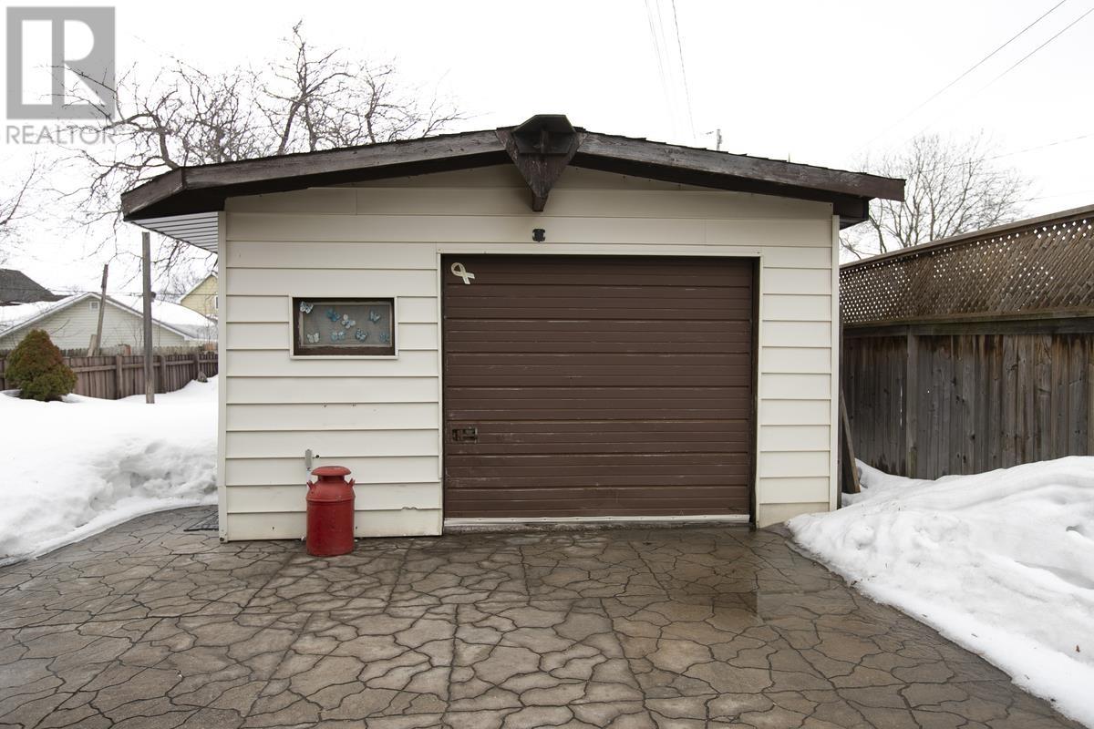 222 Hudson St, Sault Ste. Marie, Ontario P6A 1T5 - Photo 3 - SM260670