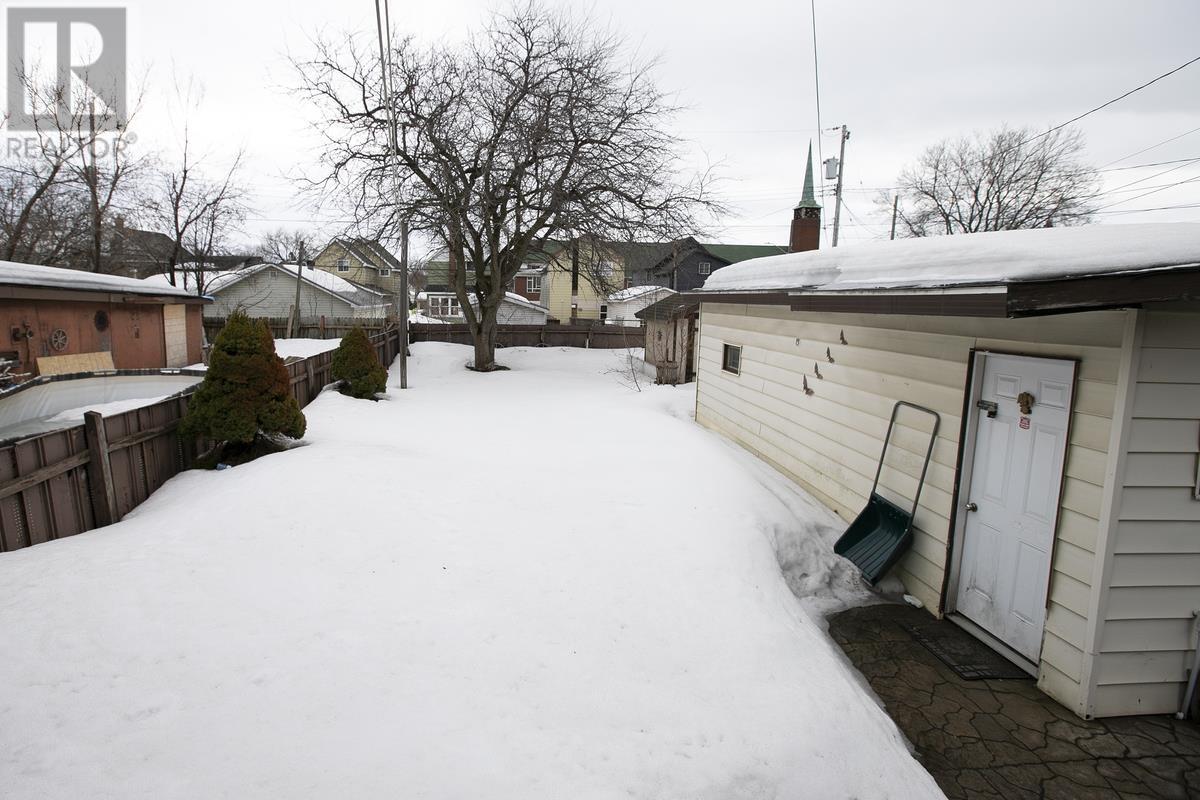 222 Hudson St, Sault Ste. Marie, Ontario P6A 1T5 - Photo 5 - SM260670