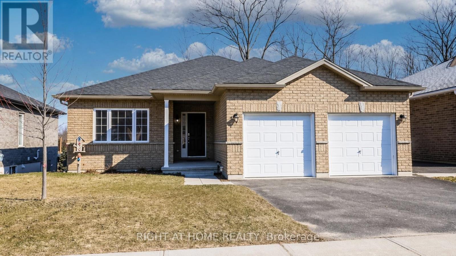 28 HUNTER AVENUE, Tay, Ontario