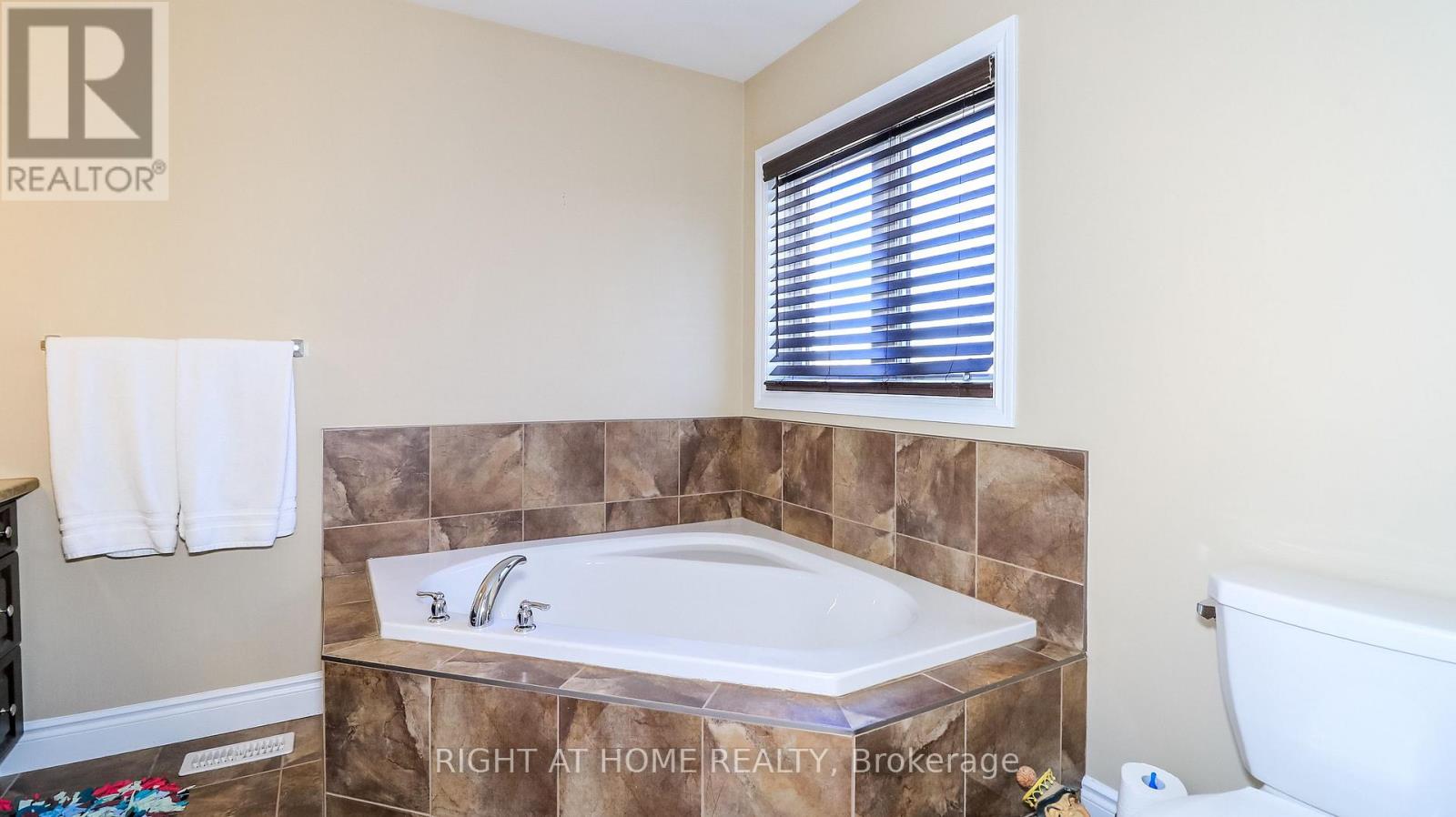 28 Hunter Avenue, Tay (Victoria Harbour), Ontario  L0K 2A0 - Photo 14 - S12982060