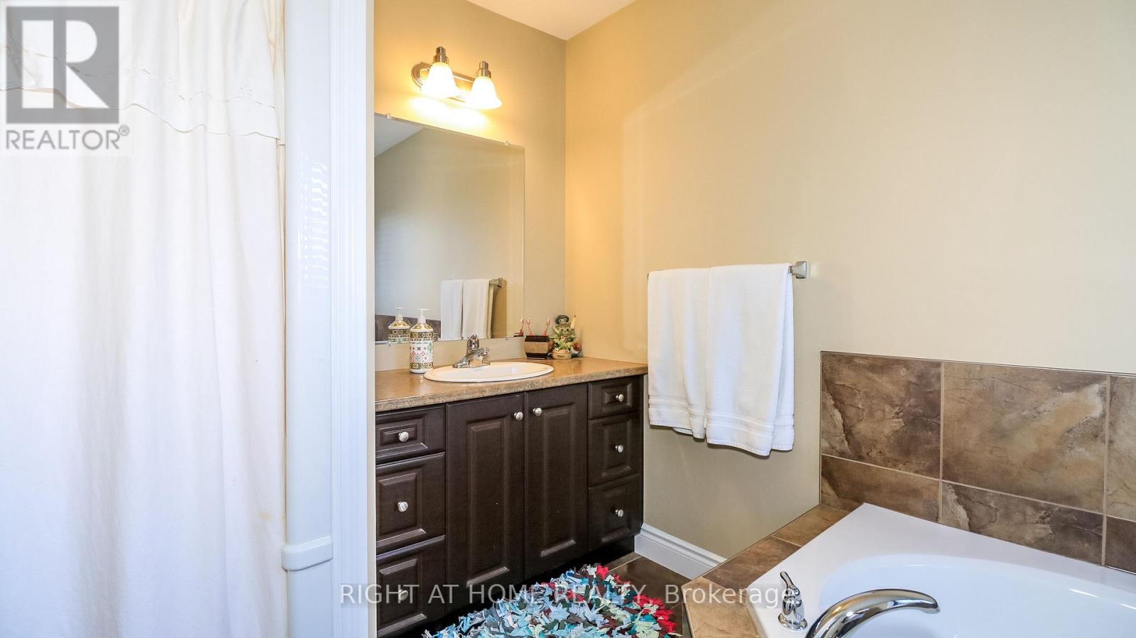 28 Hunter Avenue, Tay (Victoria Harbour), Ontario  L0K 2A0 - Photo 15 - S12982060