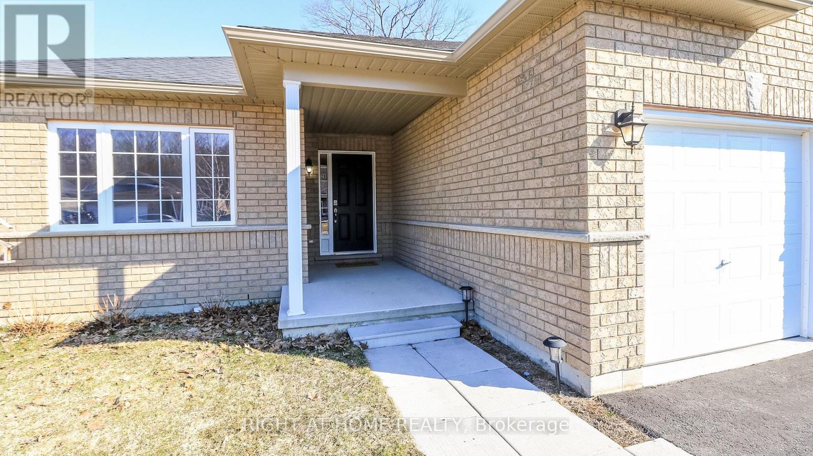 28 Hunter Avenue, Tay (Victoria Harbour), Ontario  L0K 2A0 - Photo 2 - S12982060