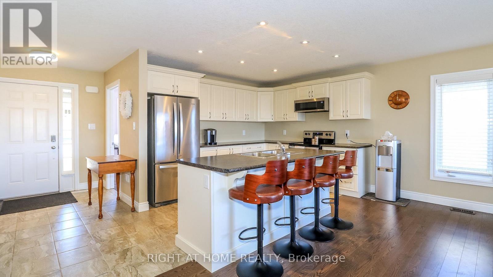 28 Hunter Avenue, Tay (Victoria Harbour), Ontario  L0K 2A0 - Photo 5 - S12982060