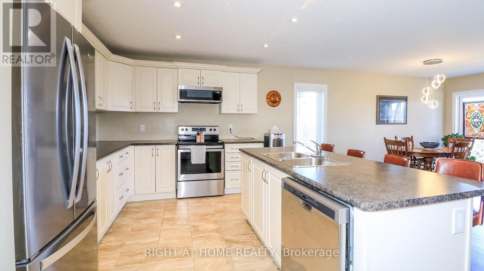 28 Hunter Avenue, Tay (Victoria Harbour), Ontario  L0K 2A0 - Photo 6 - S12982060