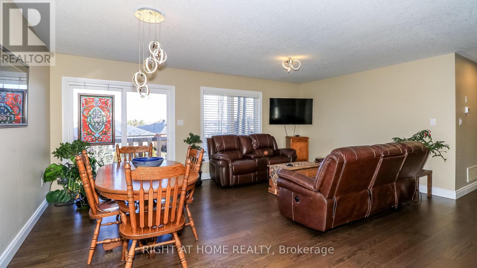 28 Hunter Avenue, Tay (Victoria Harbour), Ontario  L0K 2A0 - Photo 7 - S12982060