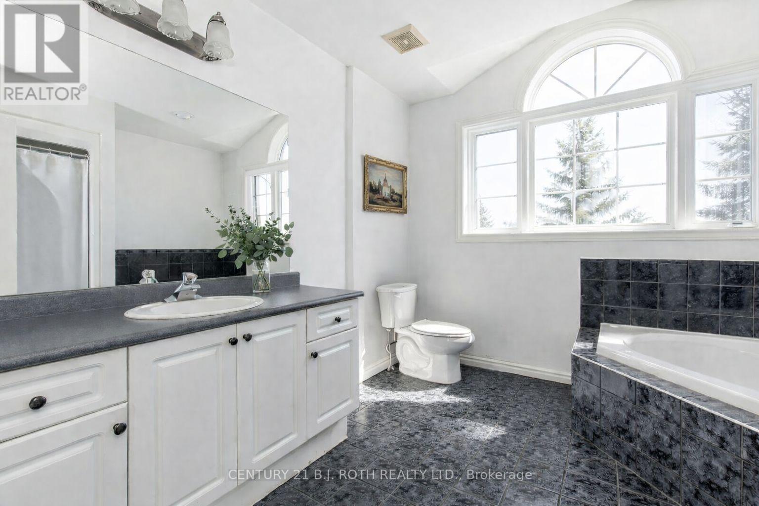 212 Pringle Drive, Barrie, Ontario  L4N 0P5 - Photo 13 - S12982148