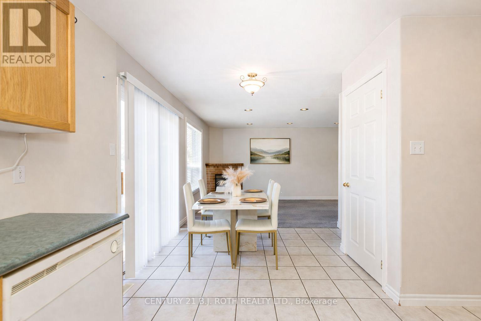 212 Pringle Drive, Barrie, Ontario  L4N 0P5 - Photo 7 - S12982148