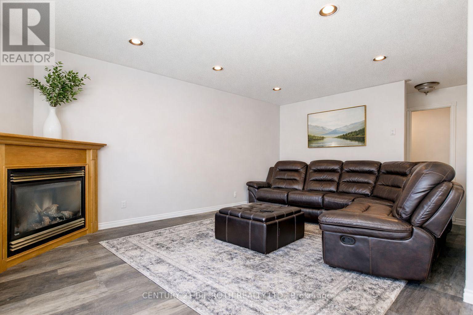 212 Pringle Drive, Barrie, Ontario  L4N 0P5 - Photo 8 - S12982148