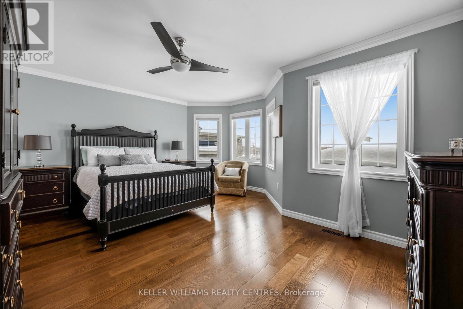 13 Surrey Drive, Barrie (Little Lake), Ontario  L4M 0C5 - Photo 12 - S12982166