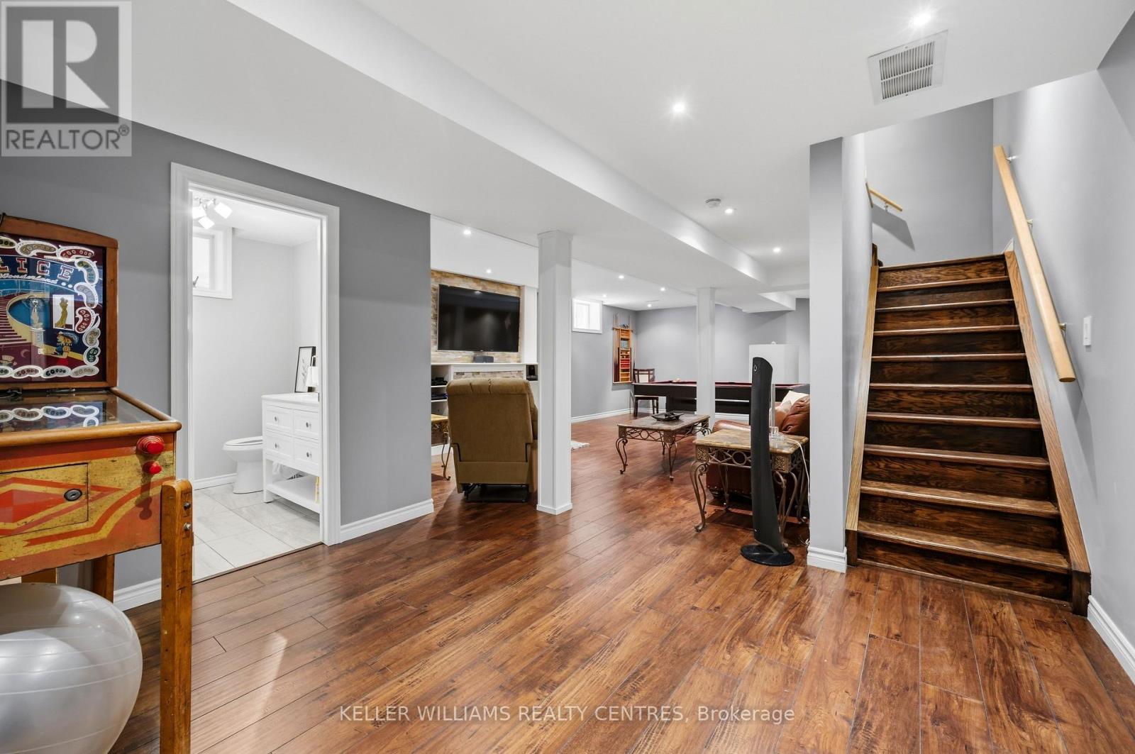 13 Surrey Drive, Barrie (Little Lake), Ontario  L4M 0C5 - Photo 21 - S12982166