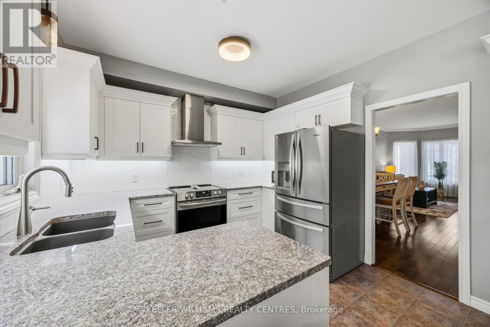 13 Surrey Drive, Barrie (Little Lake), Ontario  L4M 0C5 - Photo 6 - S12982166