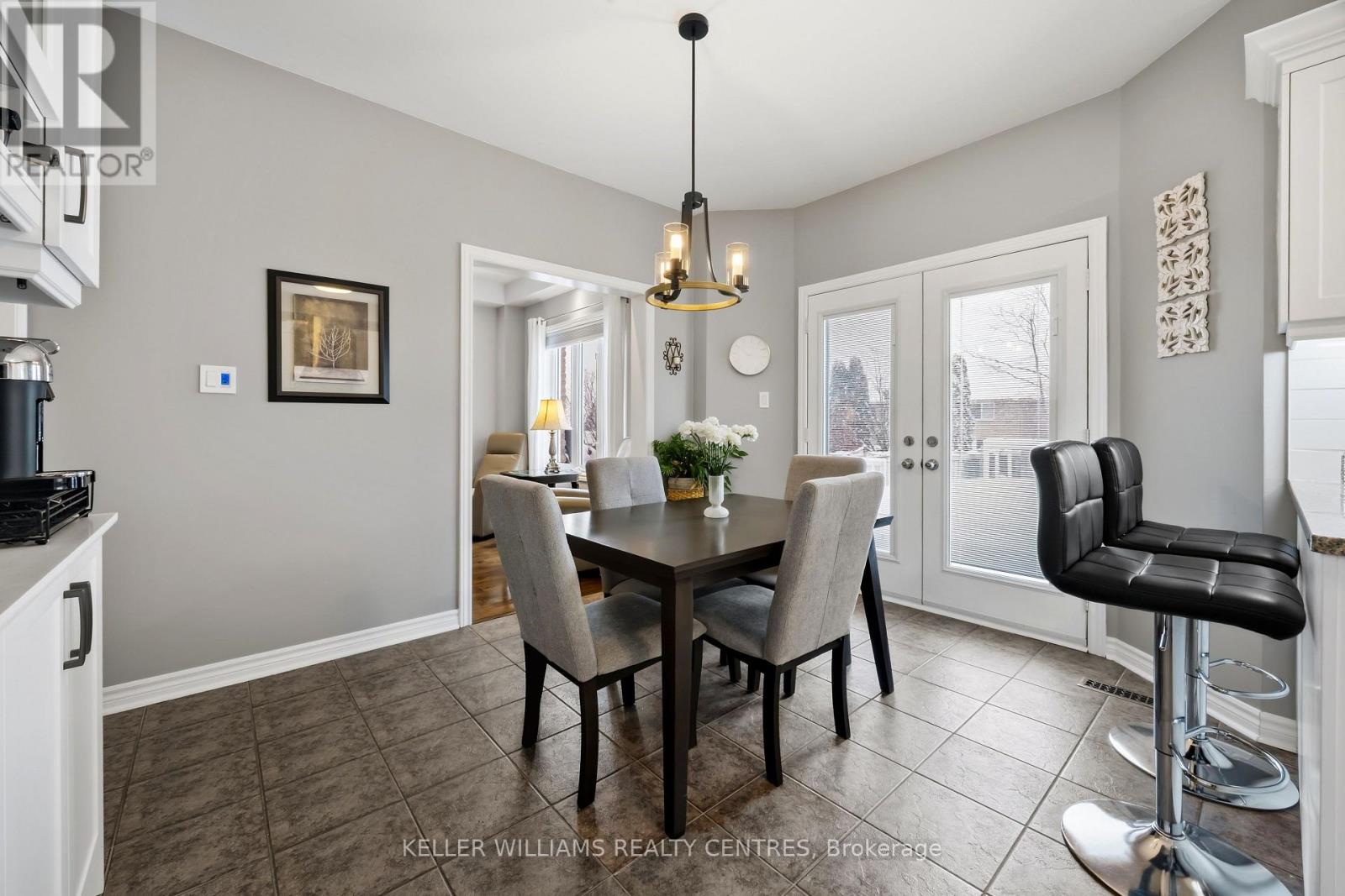 13 Surrey Drive, Barrie (Little Lake), Ontario  L4M 0C5 - Photo 7 - S12982166