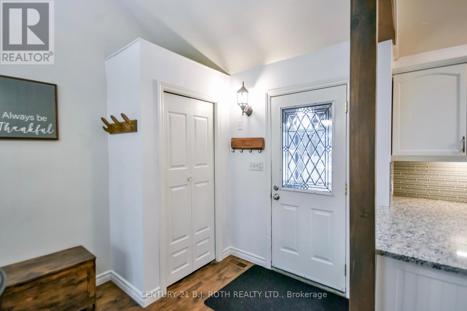 7767 Oakridge Drive, Ramara, Ontario  L0K 2B0 - Photo 6 - S12982182