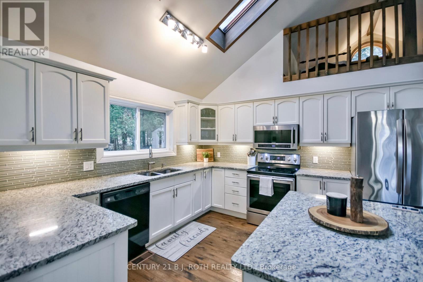 7767 Oakridge Drive, Ramara, Ontario  L0K 2B0 - Photo 7 - S12982182