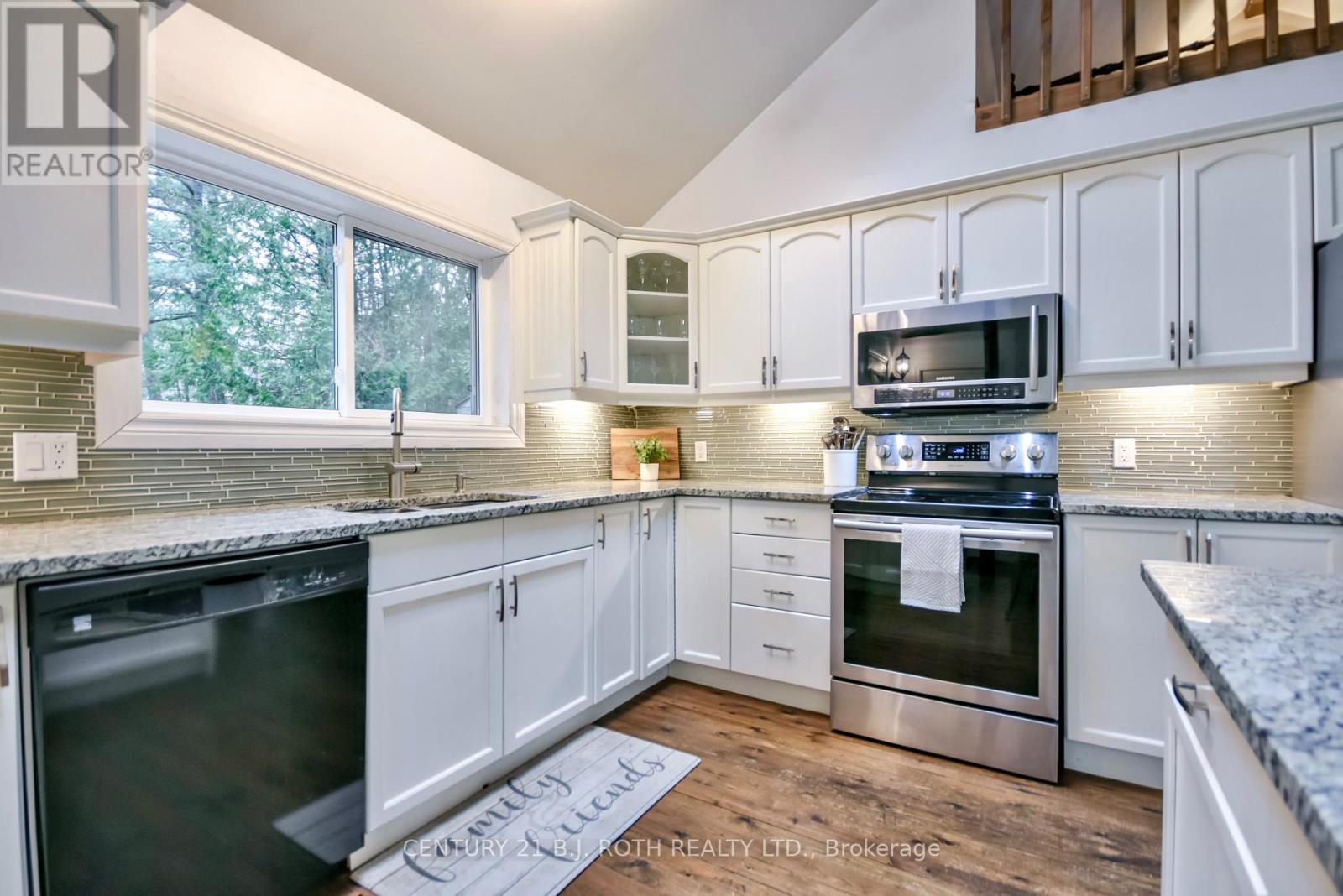 7767 Oakridge Drive, Ramara, Ontario  L0K 2B0 - Photo 8 - S12982182