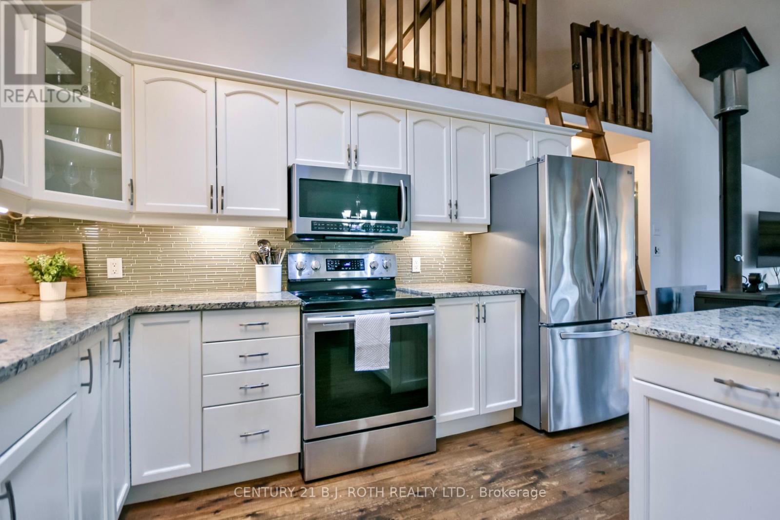 7767 Oakridge Drive, Ramara, Ontario  L0K 2B0 - Photo 9 - S12982182