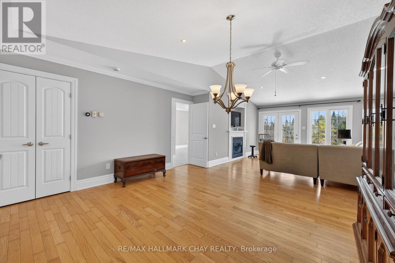 19 Greenway Drive, Wasaga Beach, Ontario  L9Z 2W9 - Photo 10 - S12982246