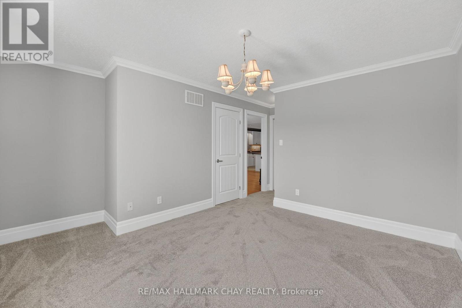 19 Greenway Drive, Wasaga Beach, Ontario  L9Z 2W9 - Photo 17 - S12982246