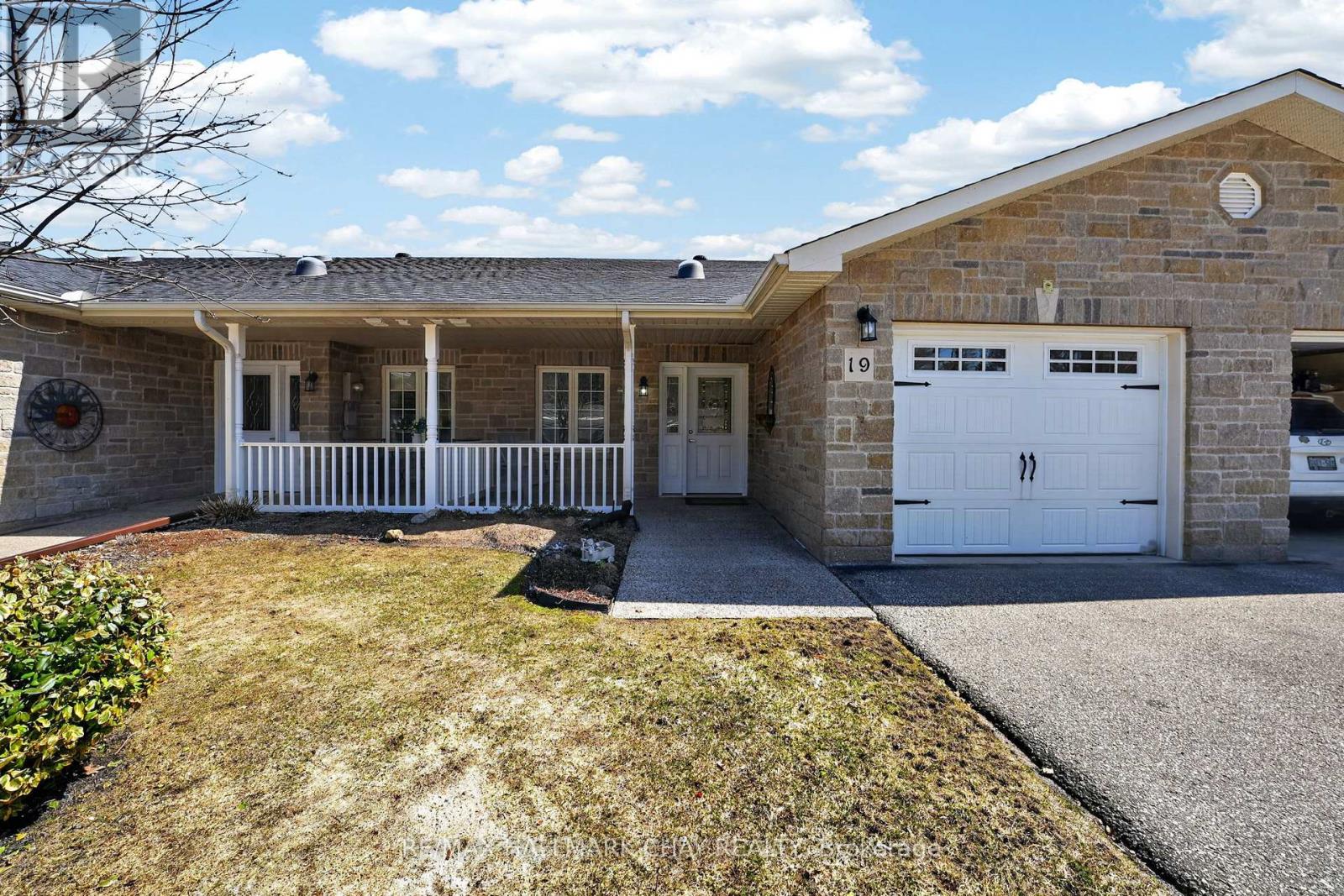 19 Greenway Drive, Wasaga Beach, Ontario  L9Z 2W9 - Photo 2 - S12982246