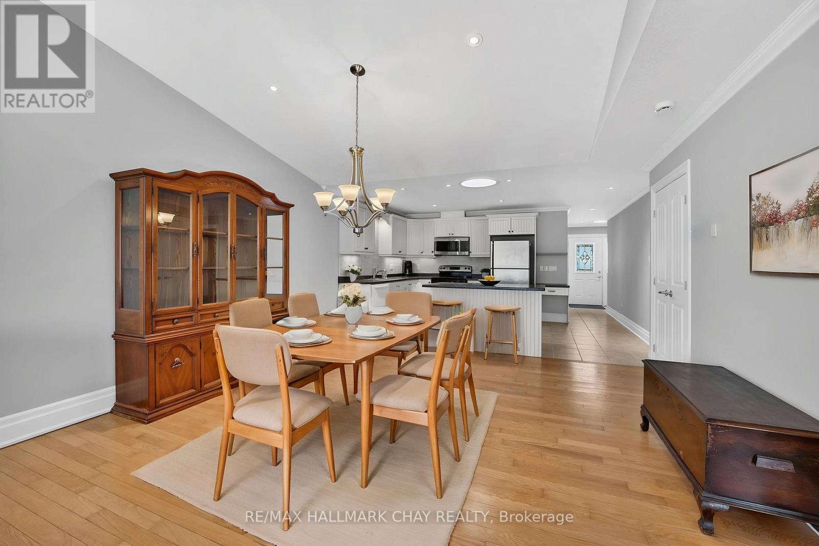 19 Greenway Drive, Wasaga Beach, Ontario  L9Z 2W9 - Photo 8 - S12982246