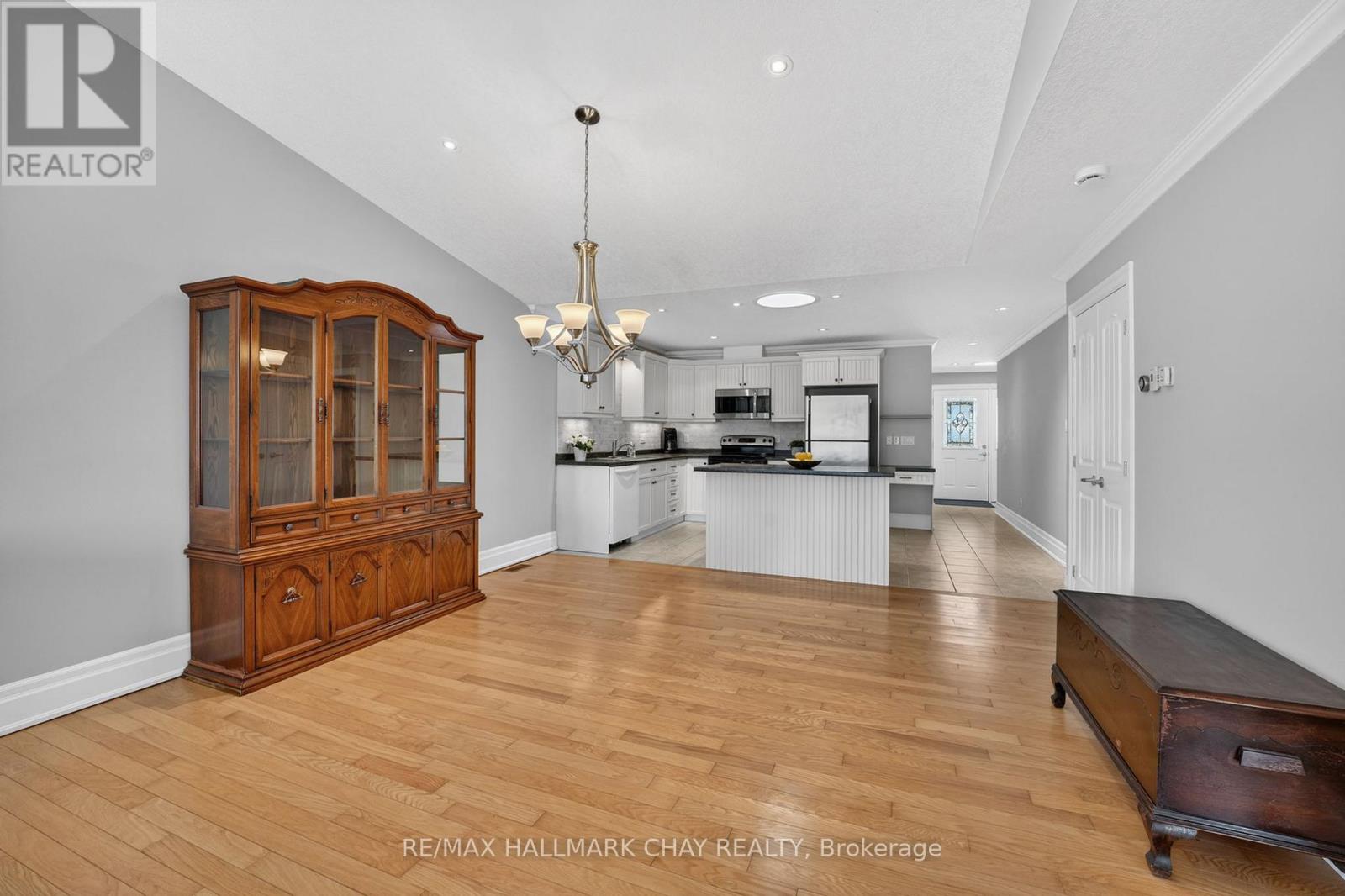 19 Greenway Drive, Wasaga Beach, Ontario  L9Z 2W9 - Photo 9 - S12982246