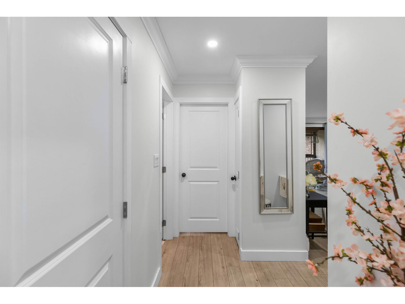 204 32175 Old Yale Road, Abbotsford, British Columbia  V2T 2C8 - Photo 4 - R3109215