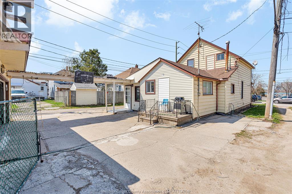 947 Chatham Street East, Windsor, Ontario  N9A 2Y1 - Photo 3 - 26007656
