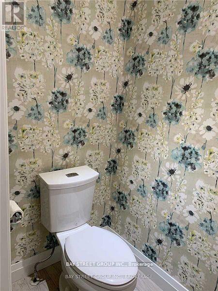 615 Summer Park Crescent, Mississauga, Ontario  L5B 4E8 - Photo 2 - W12981914