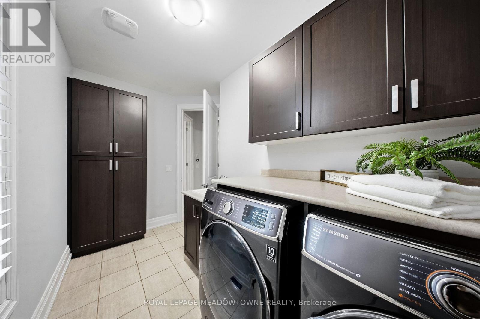 6 Holdroyd Court, Halton Hills (Glen Williams), Ontario  L7G 0E8 - Photo 24 - W12981922