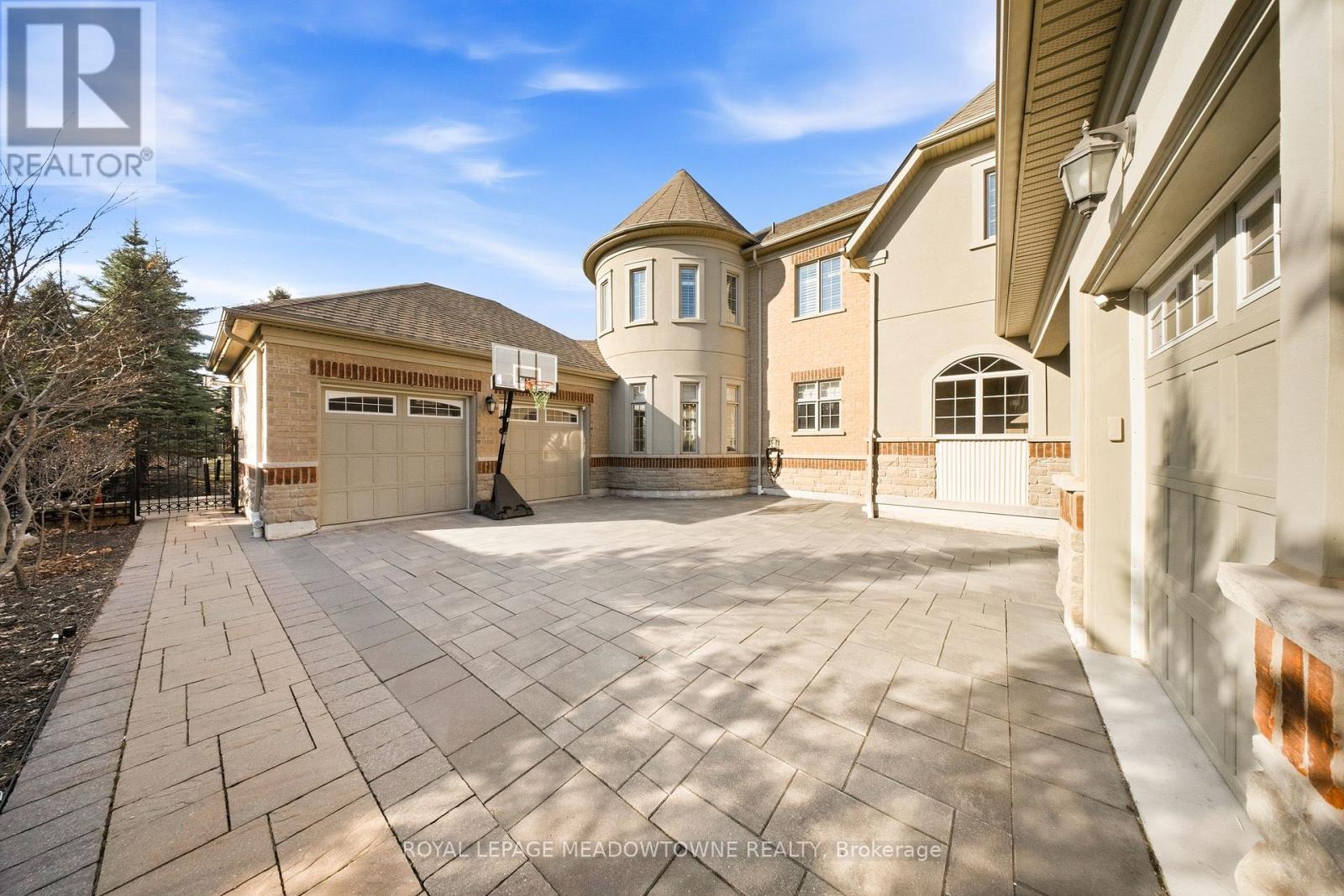 6 Holdroyd Court, Halton Hills (Glen Williams), Ontario  L7G 0E8 - Photo 5 - W12981922