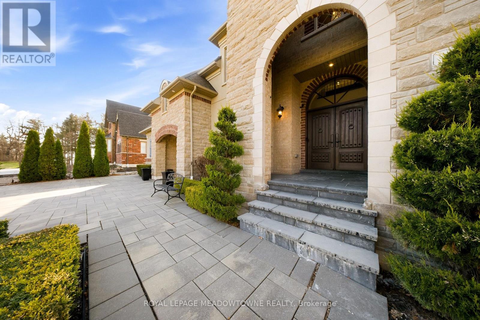 6 Holdroyd Court, Halton Hills (Glen Williams), Ontario  L7G 0E8 - Photo 7 - W12981922