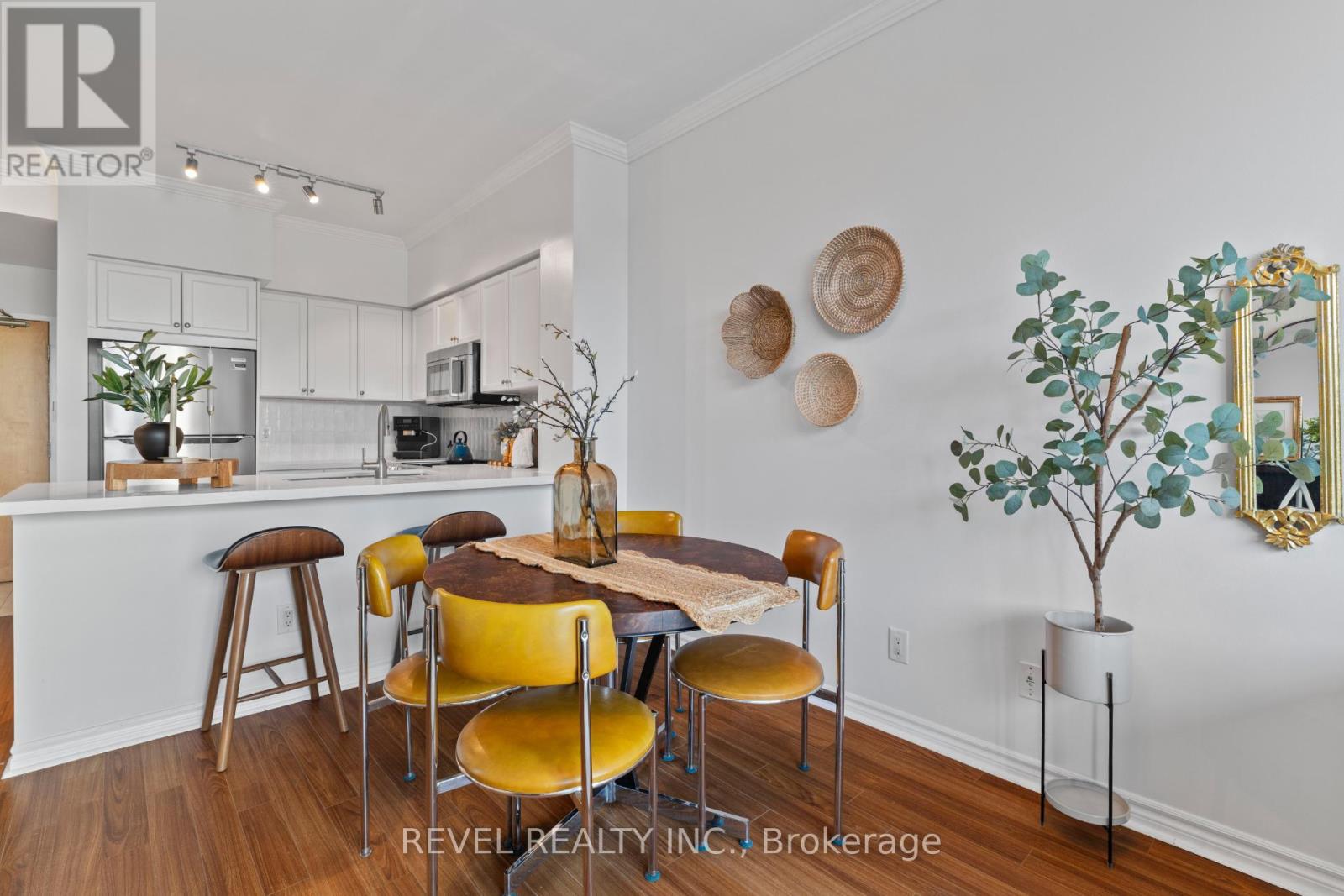 303 - 5 Marine Parade Drive, Toronto (Mimico), Ontario  M8V 4B4 - Photo 7 - W12981936