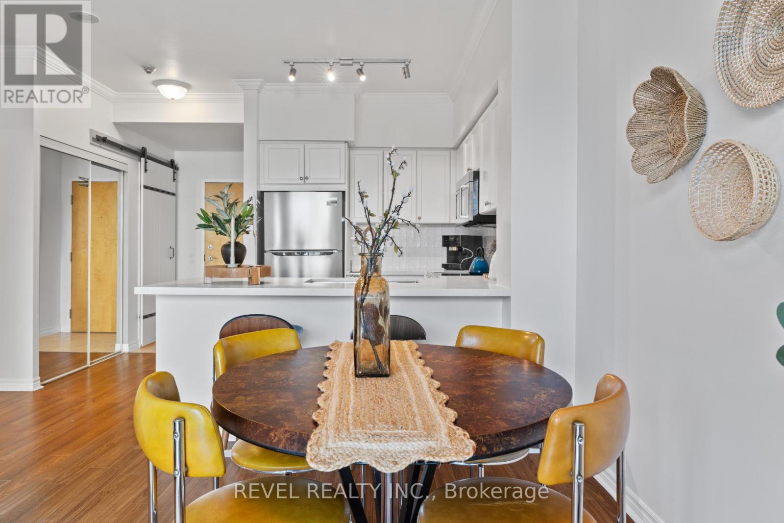 303 - 5 Marine Parade Drive, Toronto (Mimico), Ontario  M8V 4B4 - Photo 8 - W12981936