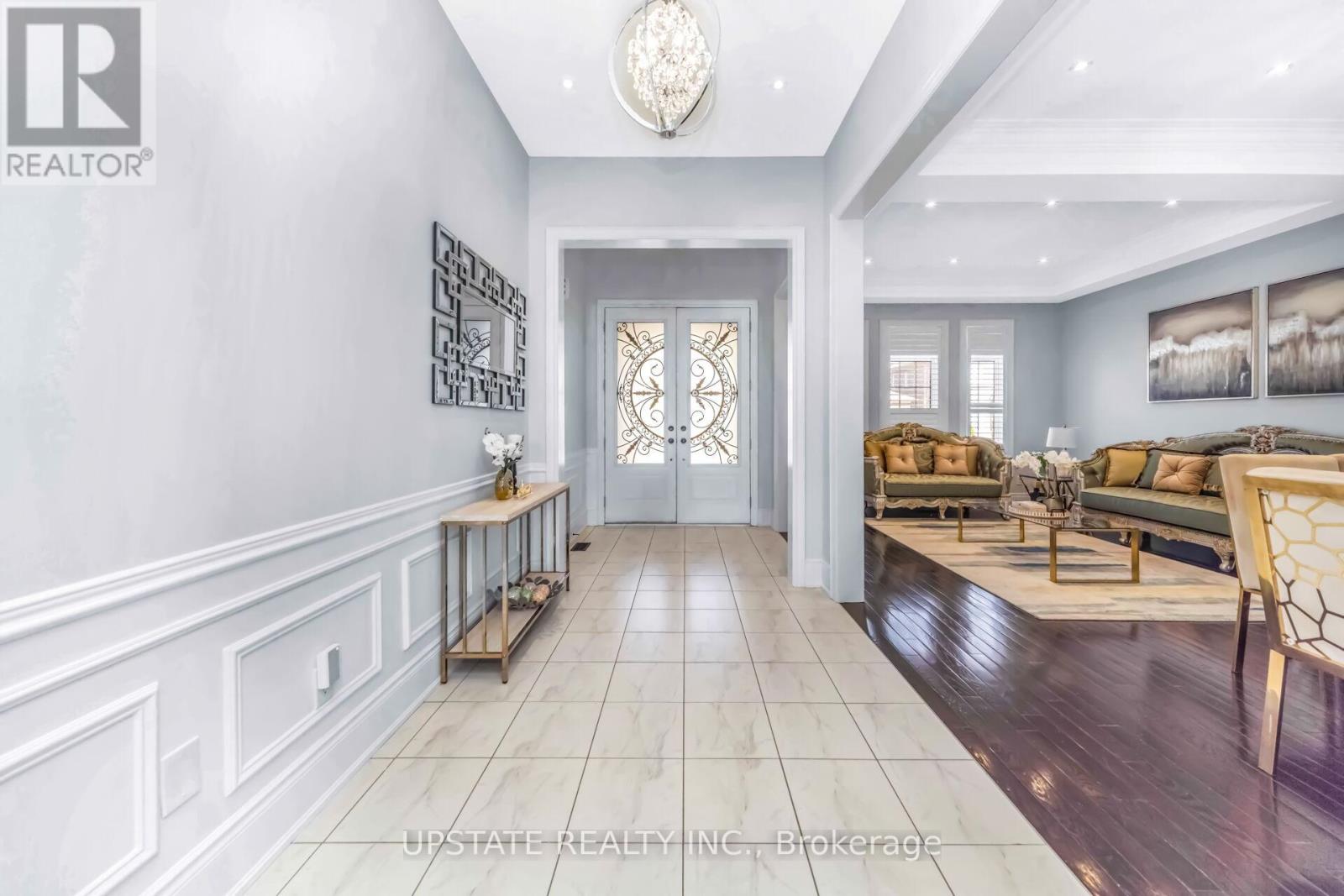 23 Spain Crescent, Brampton, Ontario  L6P 4G8 - Photo 4 - W12981976