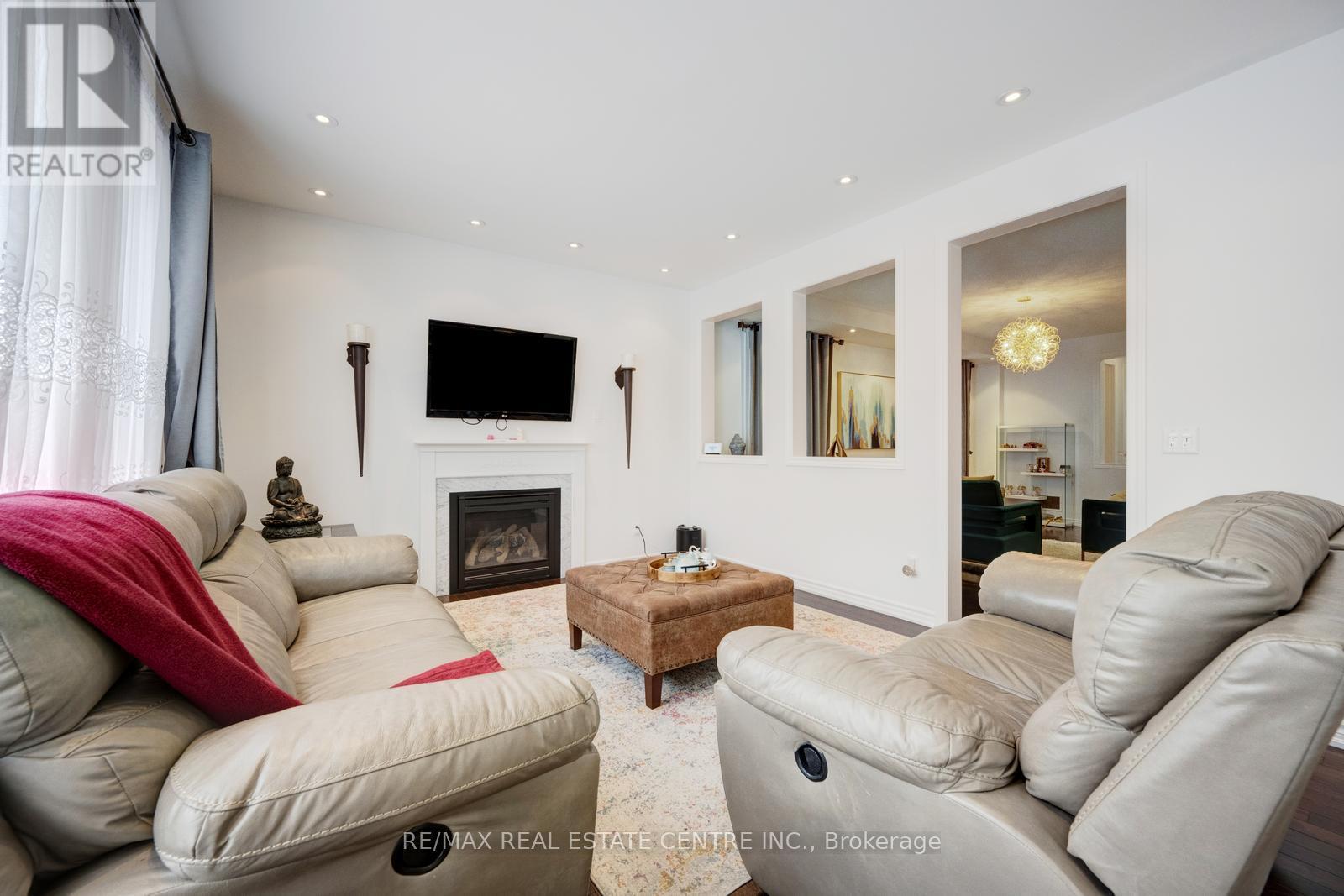 19 Mediterranean Crescent, Brampton (Bram West), Ontario  N9V 3X6 - Photo 11 - W12982008