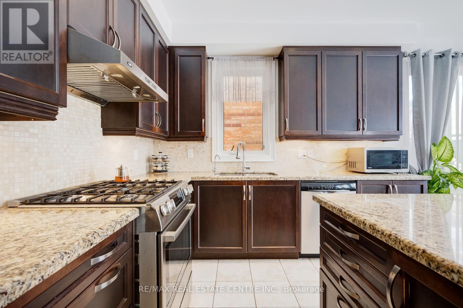 19 Mediterranean Crescent, Brampton (Bram West), Ontario  N9V 3X6 - Photo 20 - W12982008