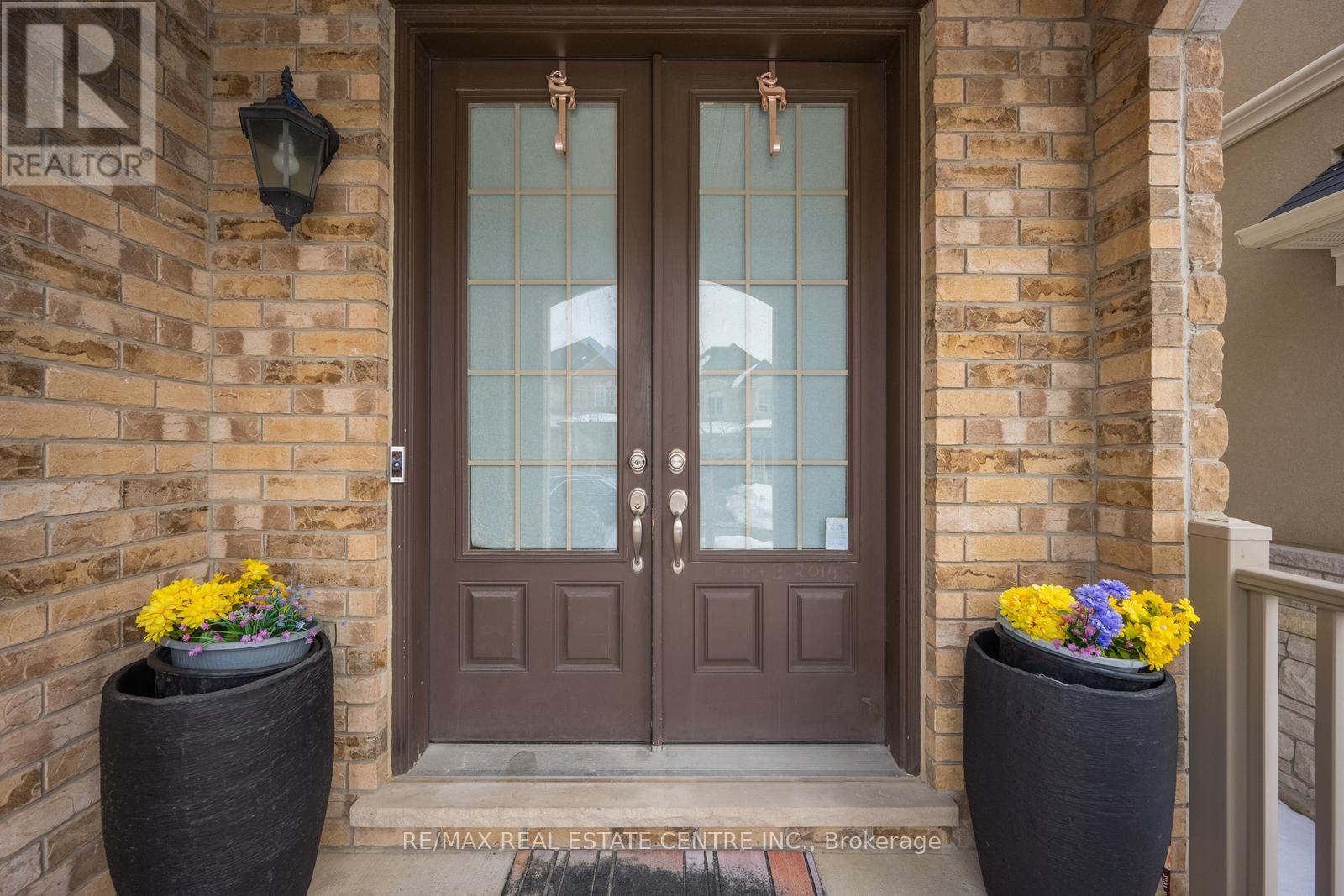 19 Mediterranean Crescent, Brampton (Bram West), Ontario  N9V 3X6 - Photo 3 - W12982008