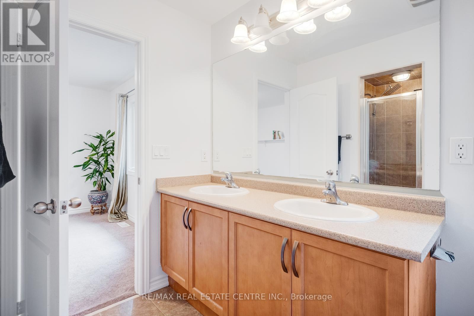 19 Mediterranean Crescent, Brampton (Bram West), Ontario  N9V 3X6 - Photo 34 - W12982008