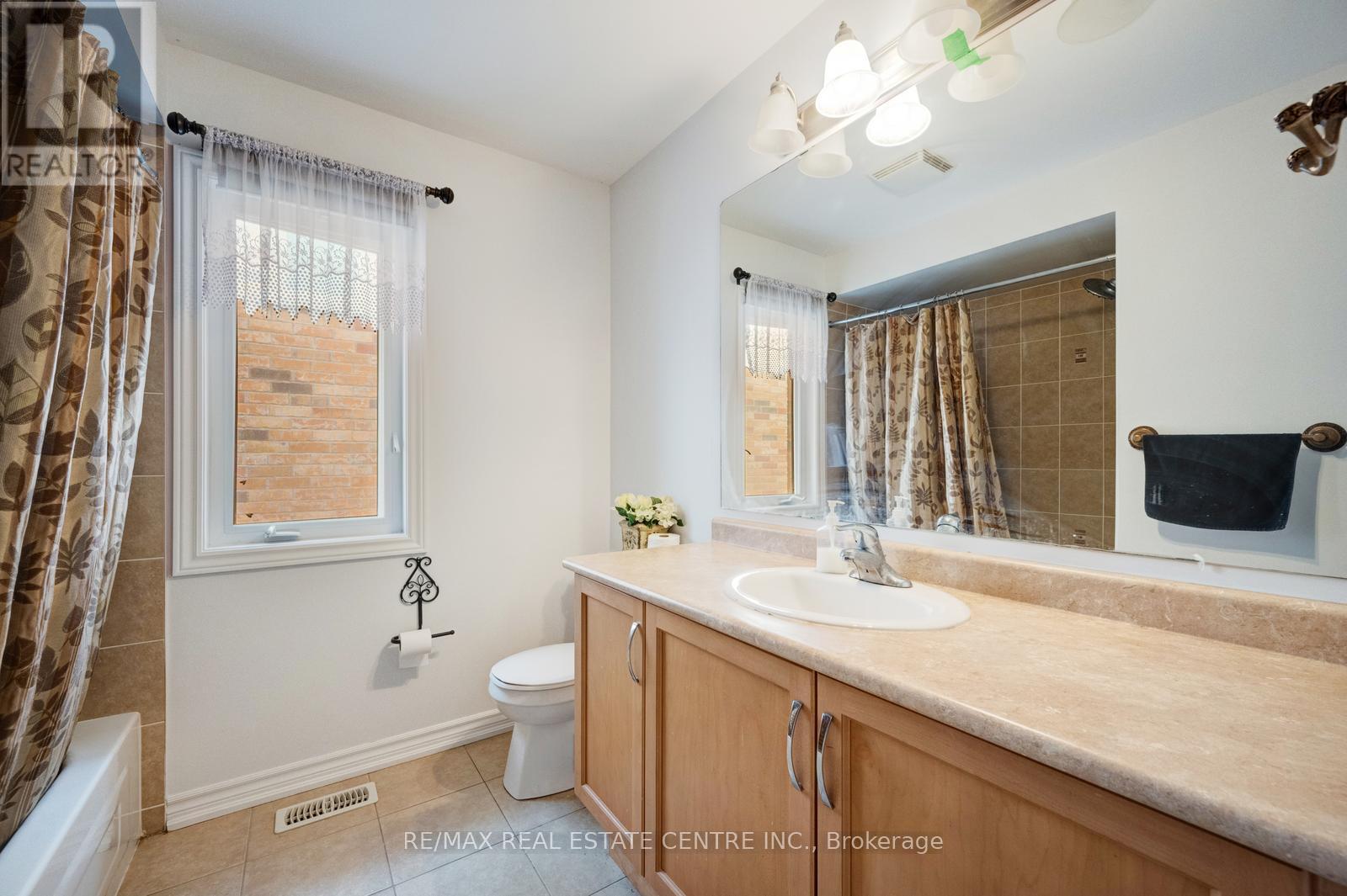 19 Mediterranean Crescent, Brampton (Bram West), Ontario  N9V 3X6 - Photo 38 - W12982008