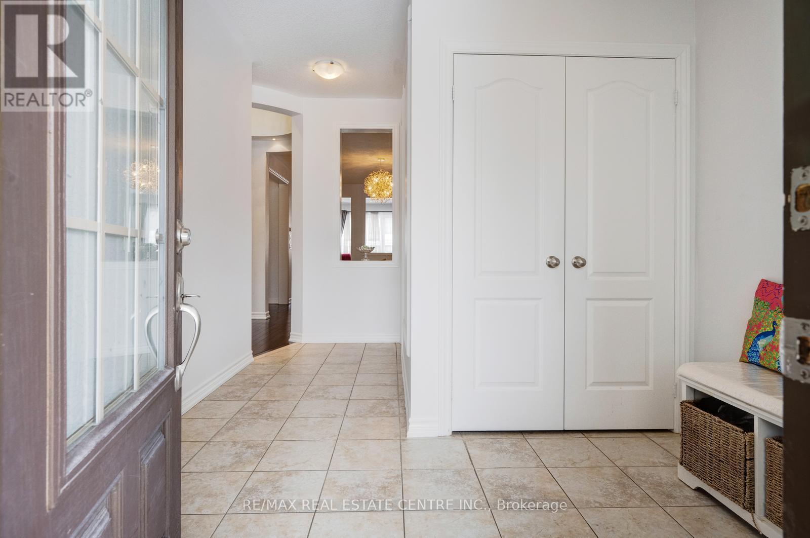 19 Mediterranean Crescent, Brampton (Bram West), Ontario  N9V 3X6 - Photo 4 - W12982008