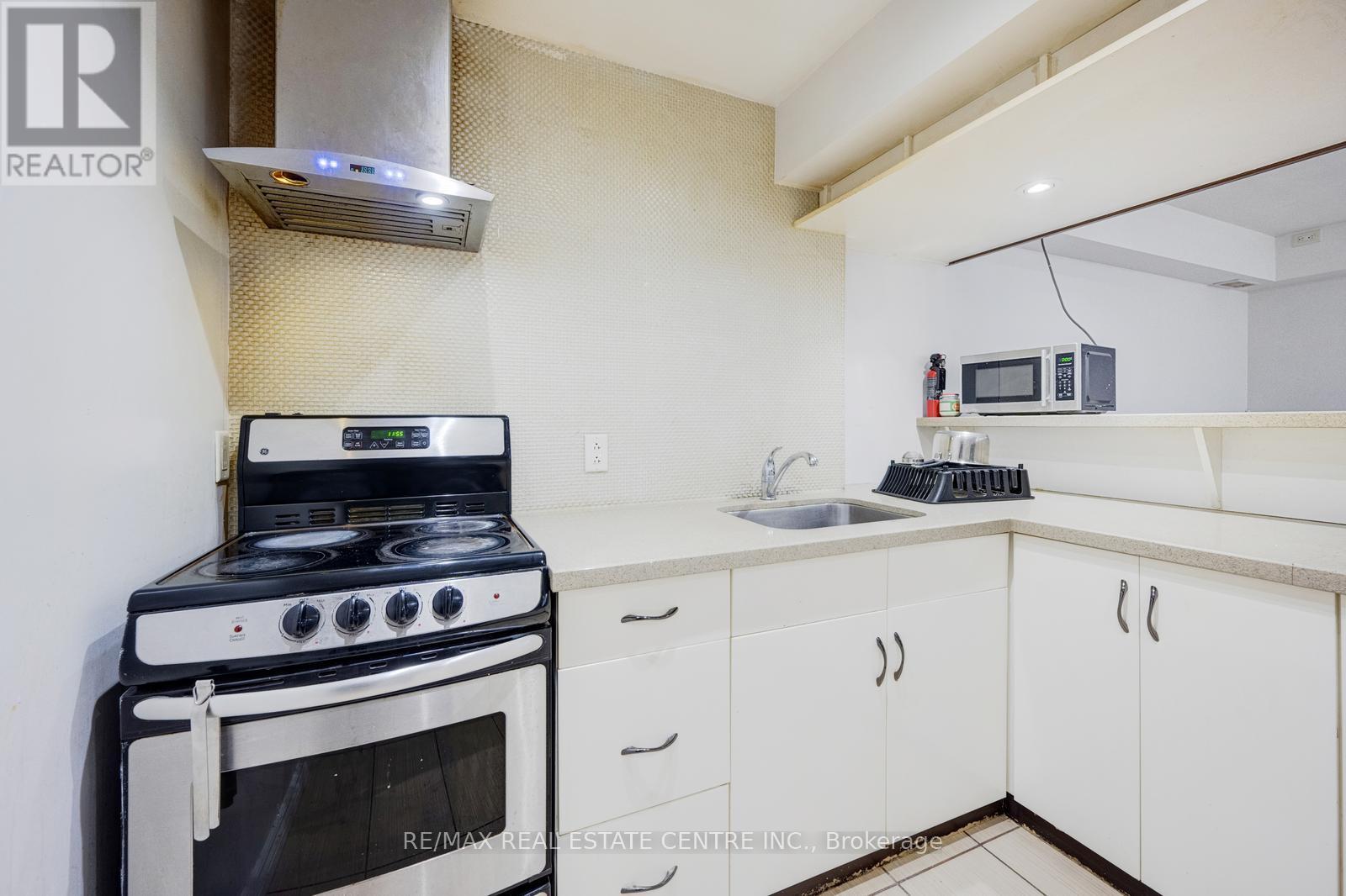 19 Mediterranean Crescent, Brampton (Bram West), Ontario  N9V 3X6 - Photo 43 - W12982008